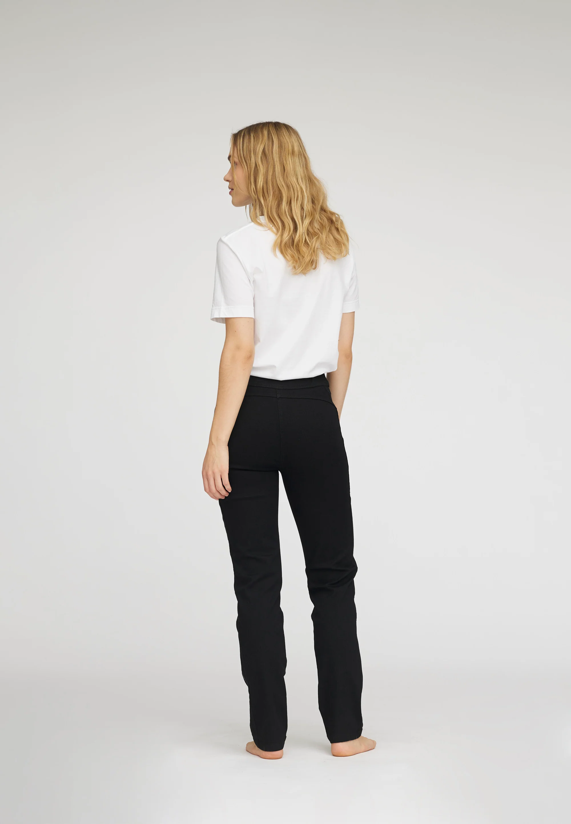 Serene Regular - Medium Length - Black - Image 4