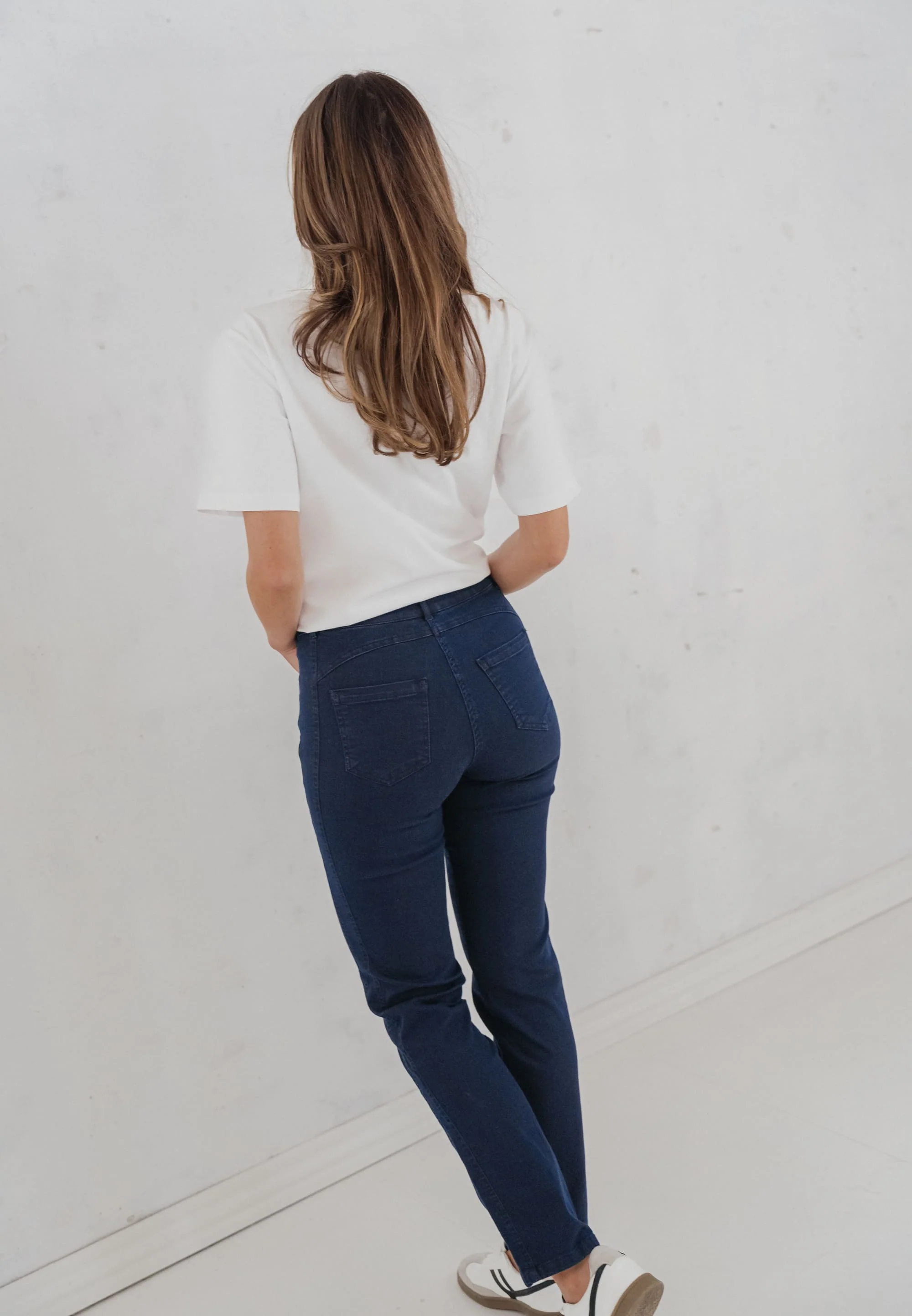 Serene 5-pocket Regular - Medium Length - Dark Blue Denim - Image 3