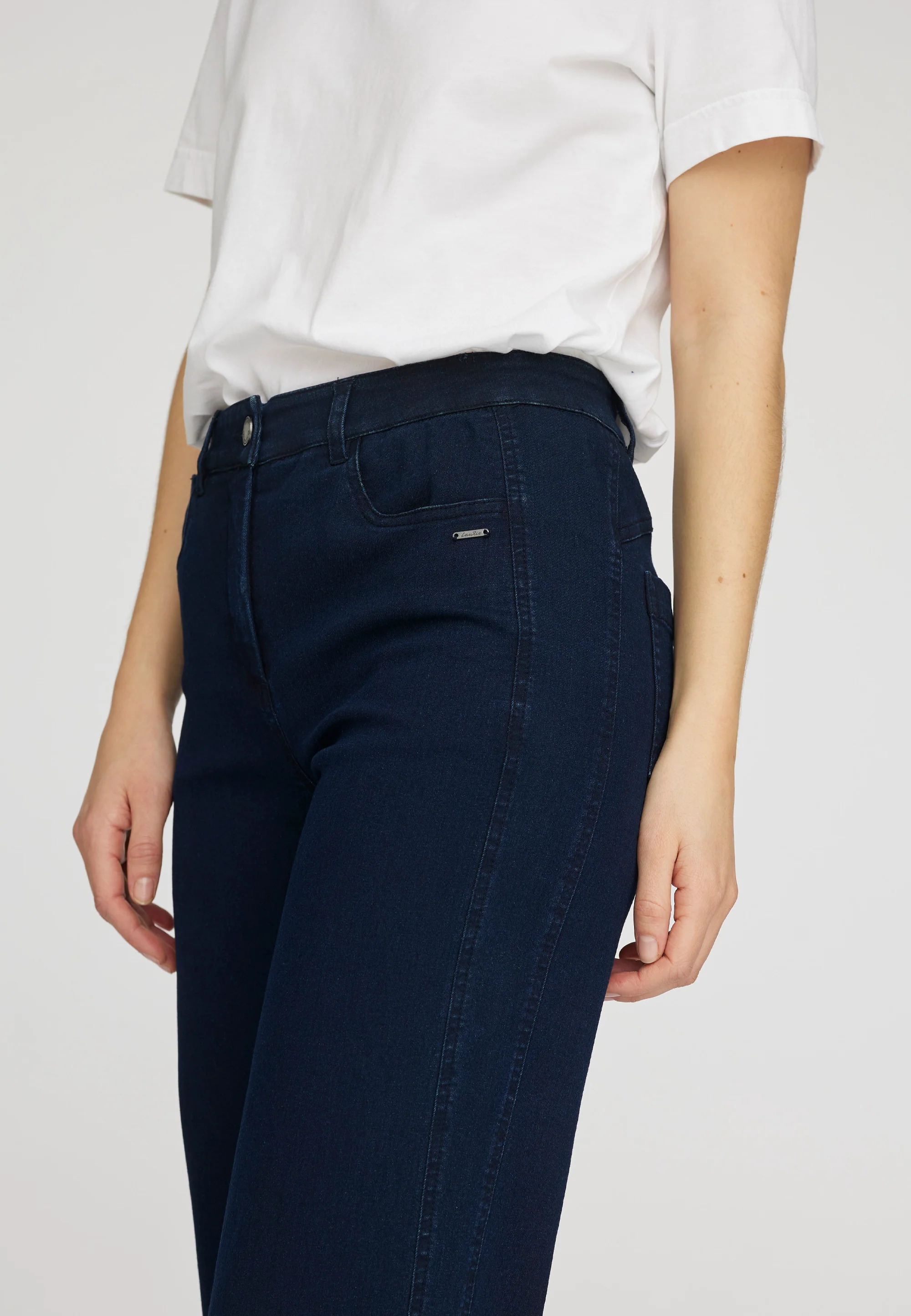 Serene 5-pocket Loose - Medium Length - Dark Blue Denim - Image 5