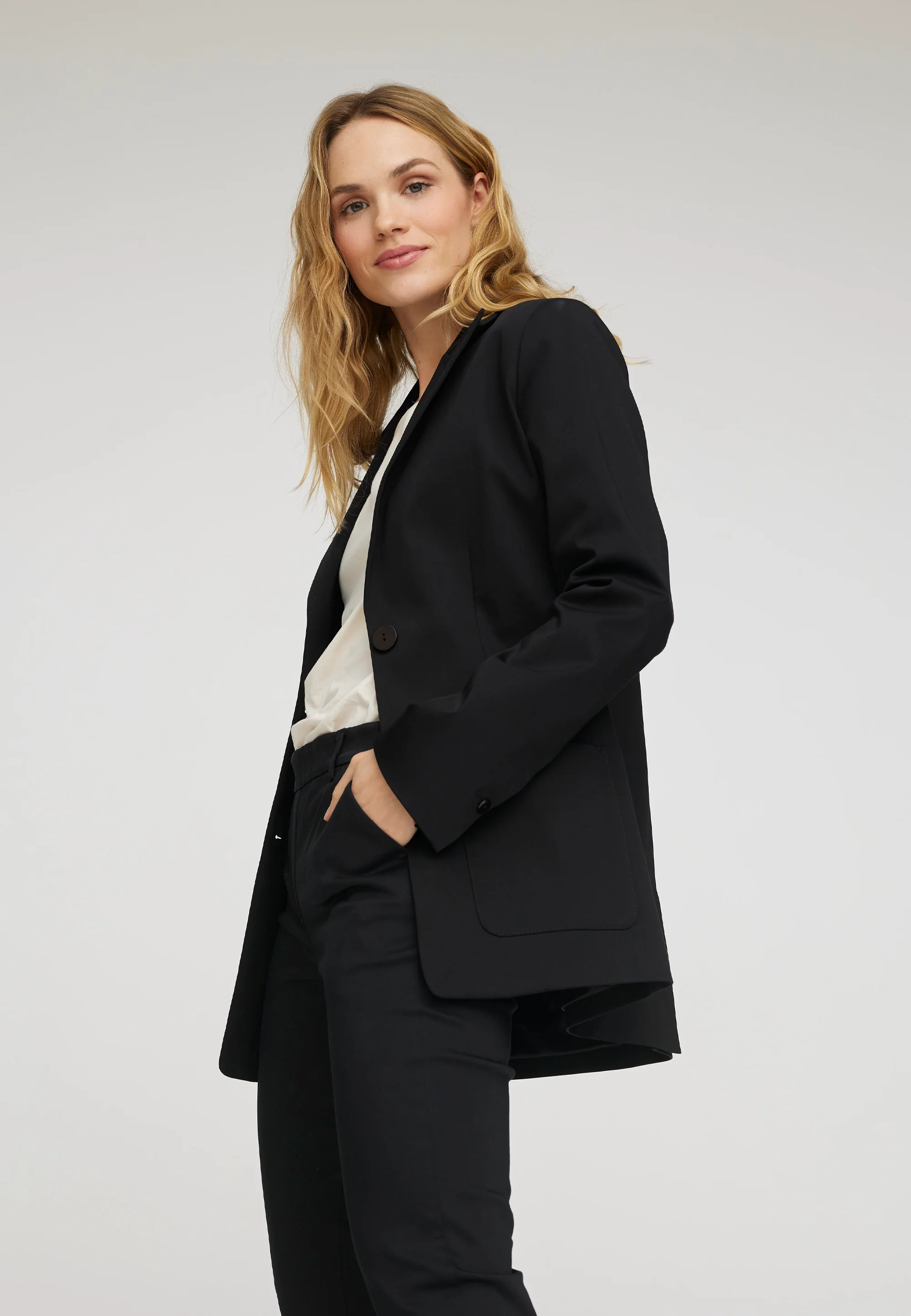 Britt Blazer 76cm - Black - Image 6