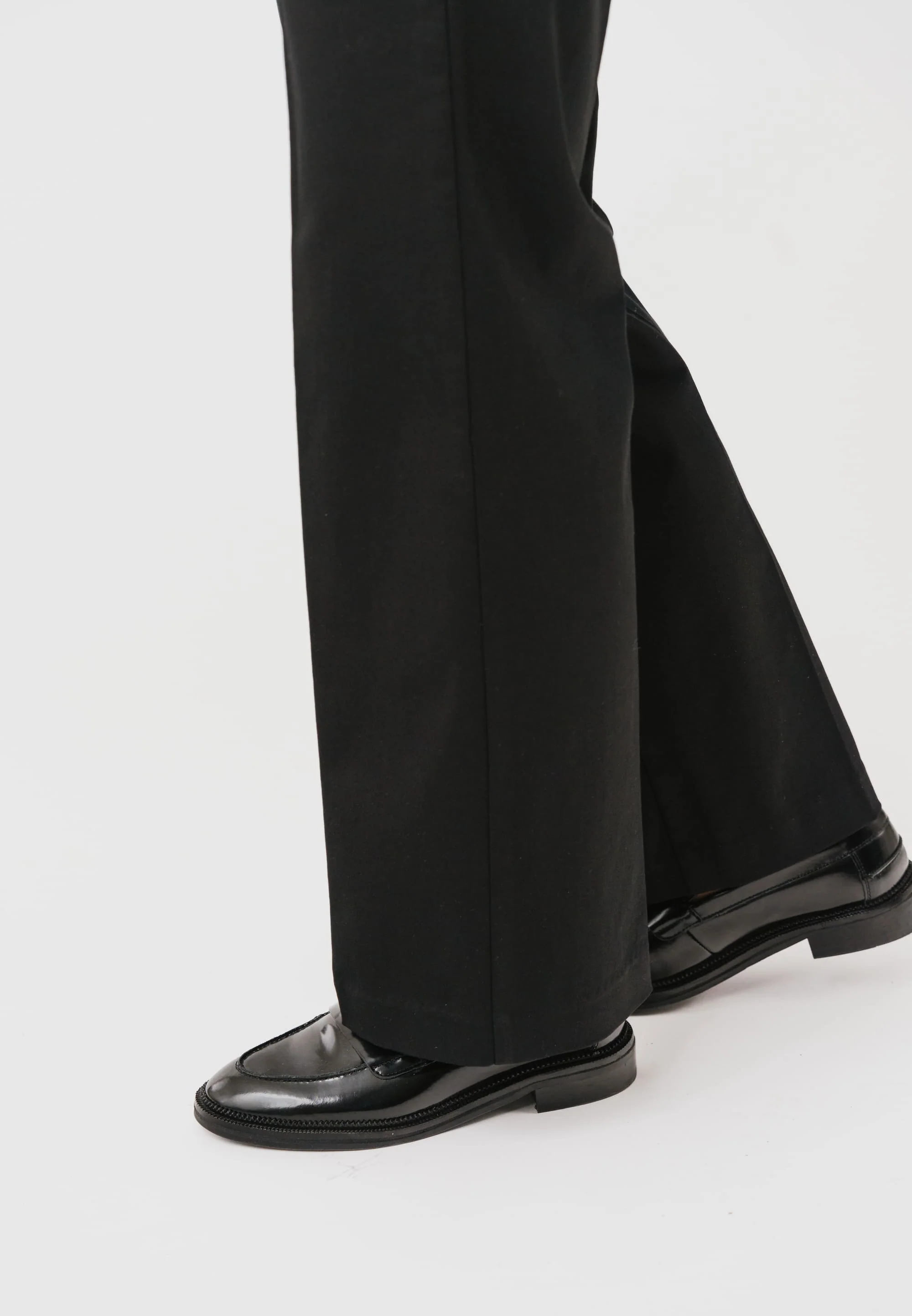 Phoebe Loose - Medium Length - Black - Image 5