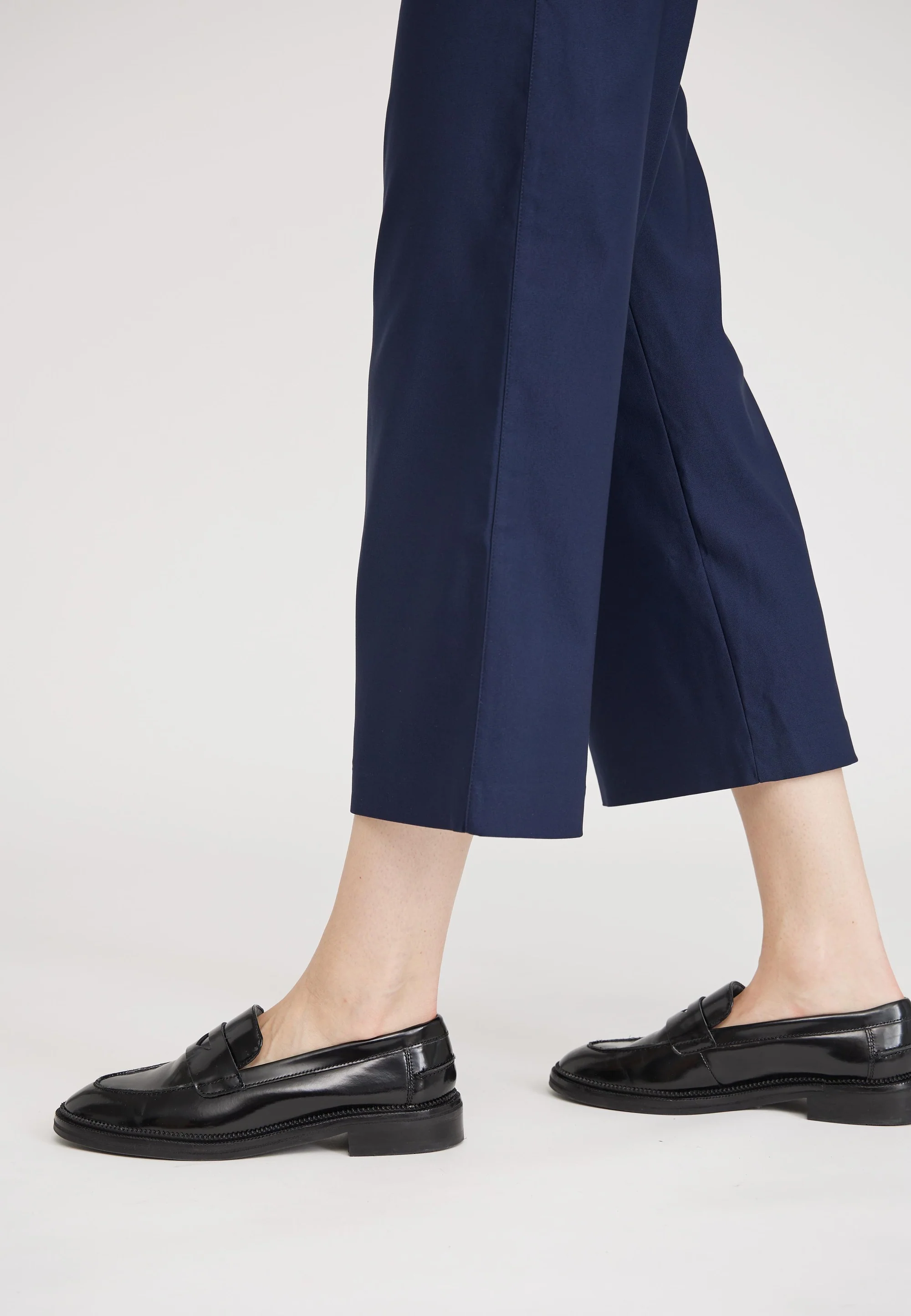 Donna Loose - Cropped - Navy - Image 5