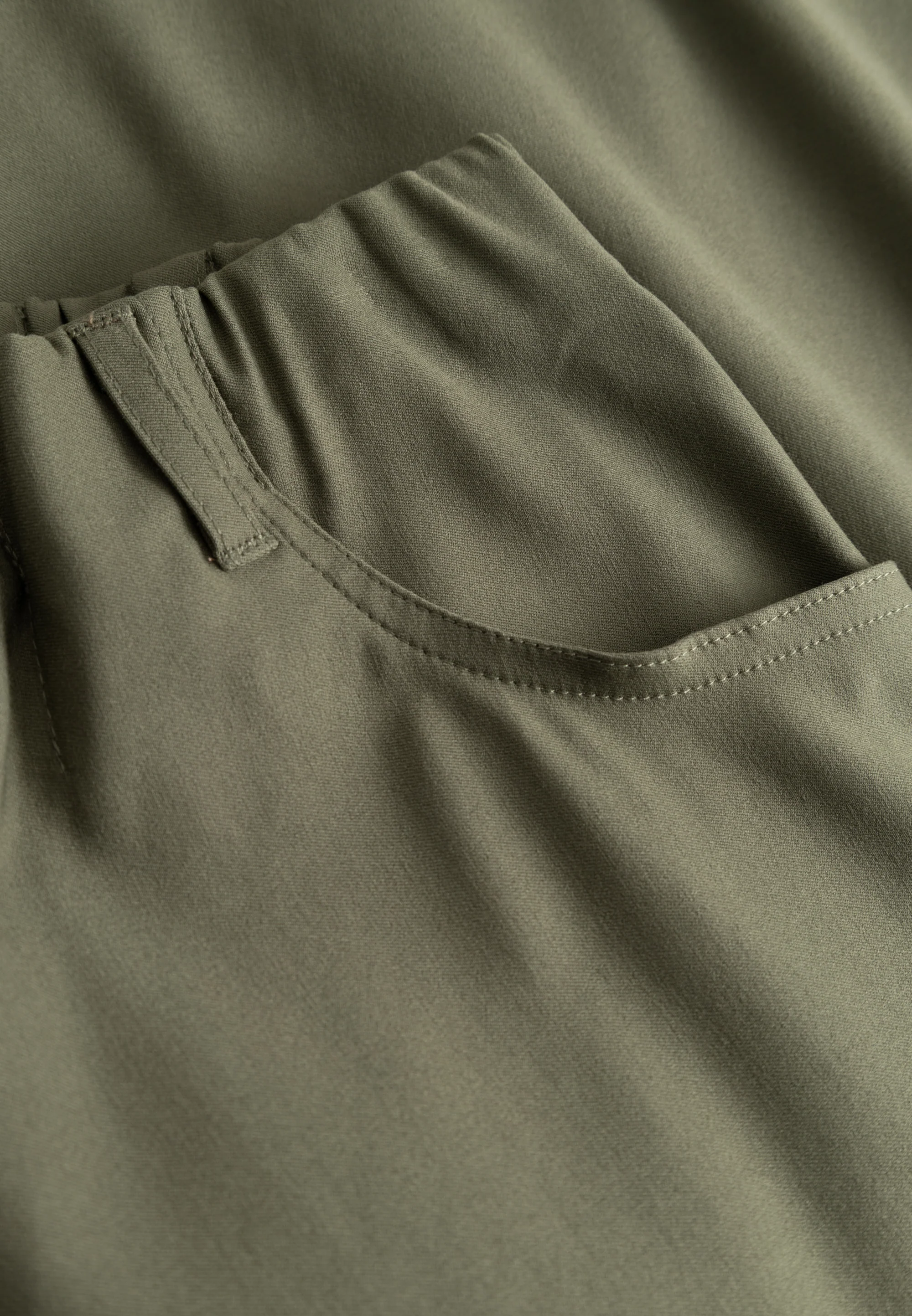 Donna Loose - Cropped - Khaki - Image 6
