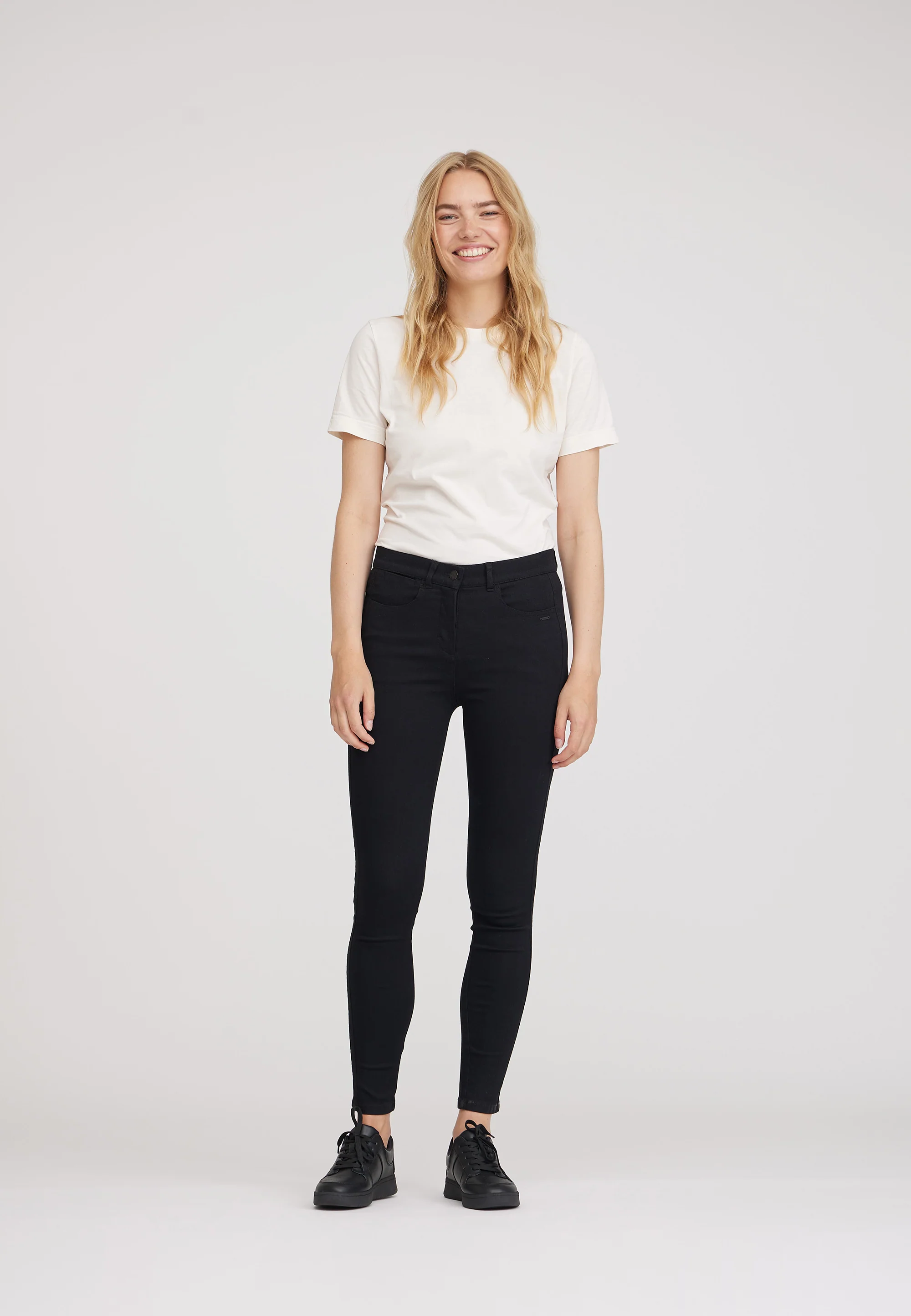 Serene 5-pocket Slim - Short Length - Black - Image 3