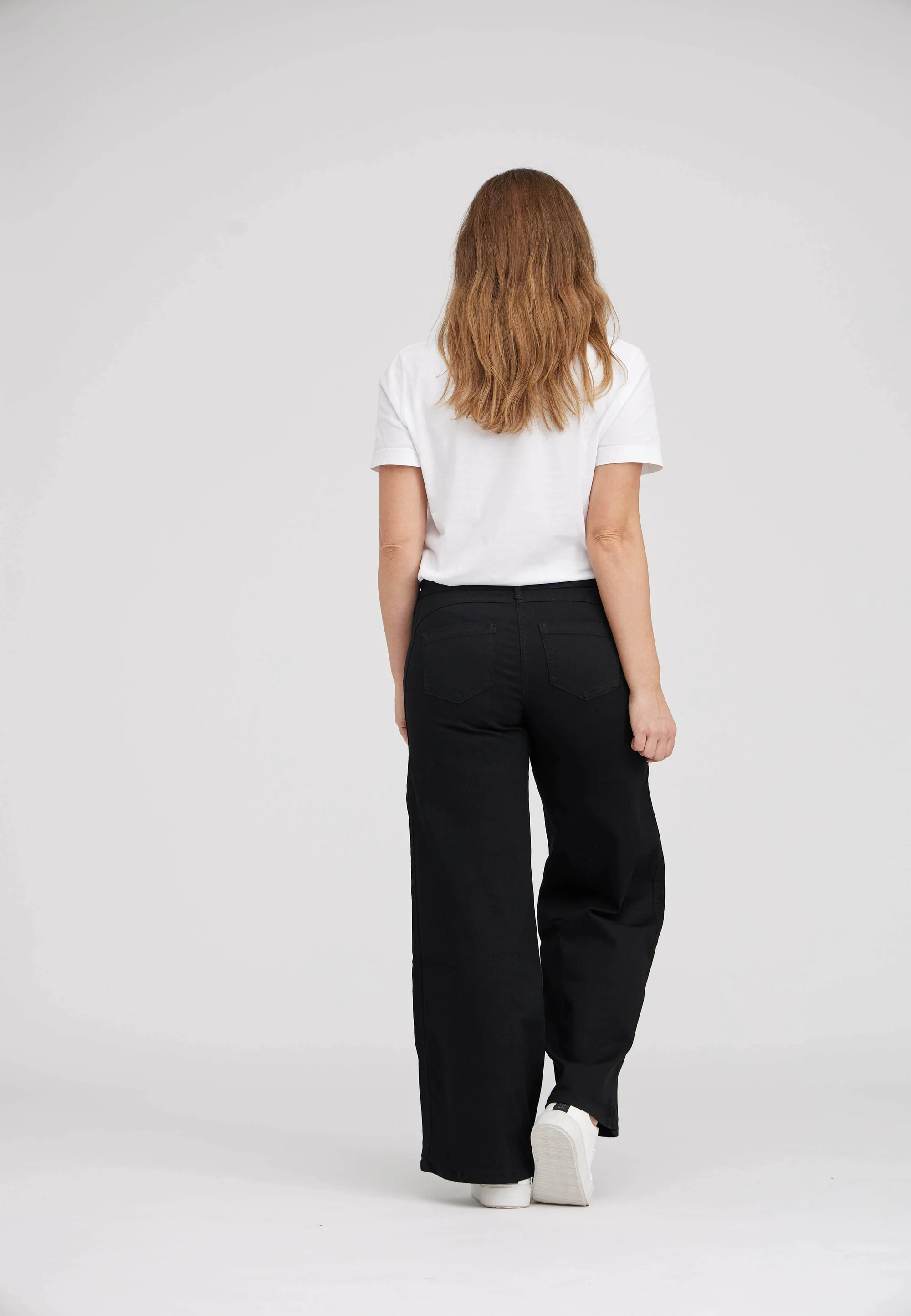Serene 5-pocket Loose - Medium Length - Black - Image 2