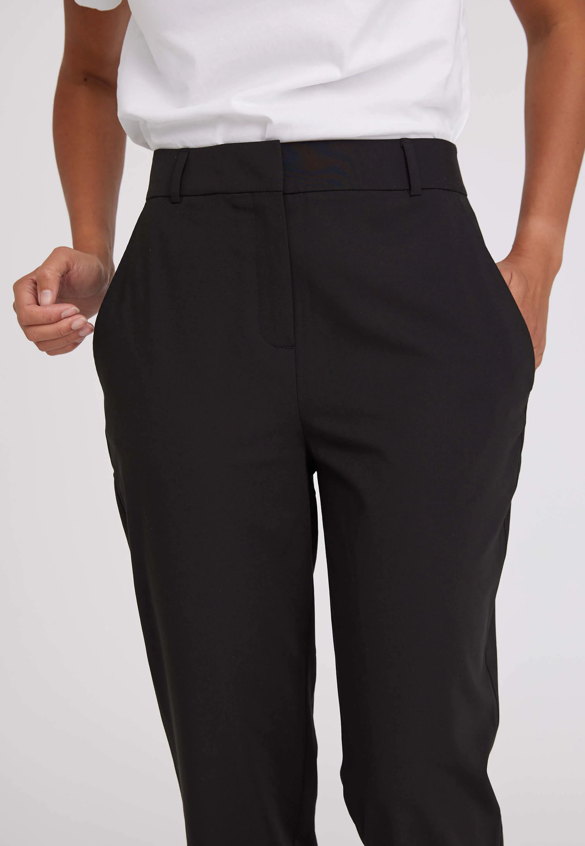 Noa Relaxed - Medium Length - Black - Image 4