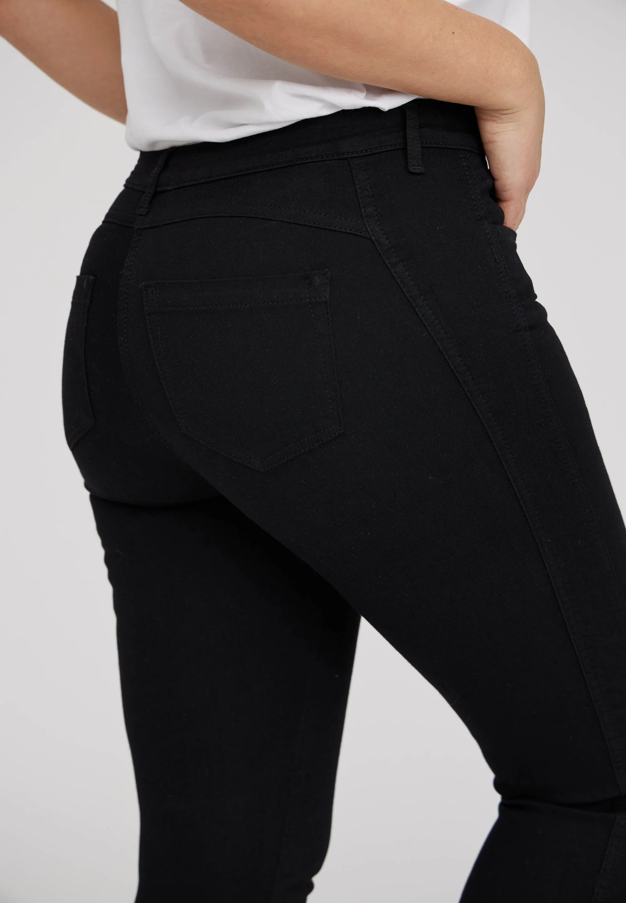 Serene 5-pocket Regular - Short Length - Black - Image 5