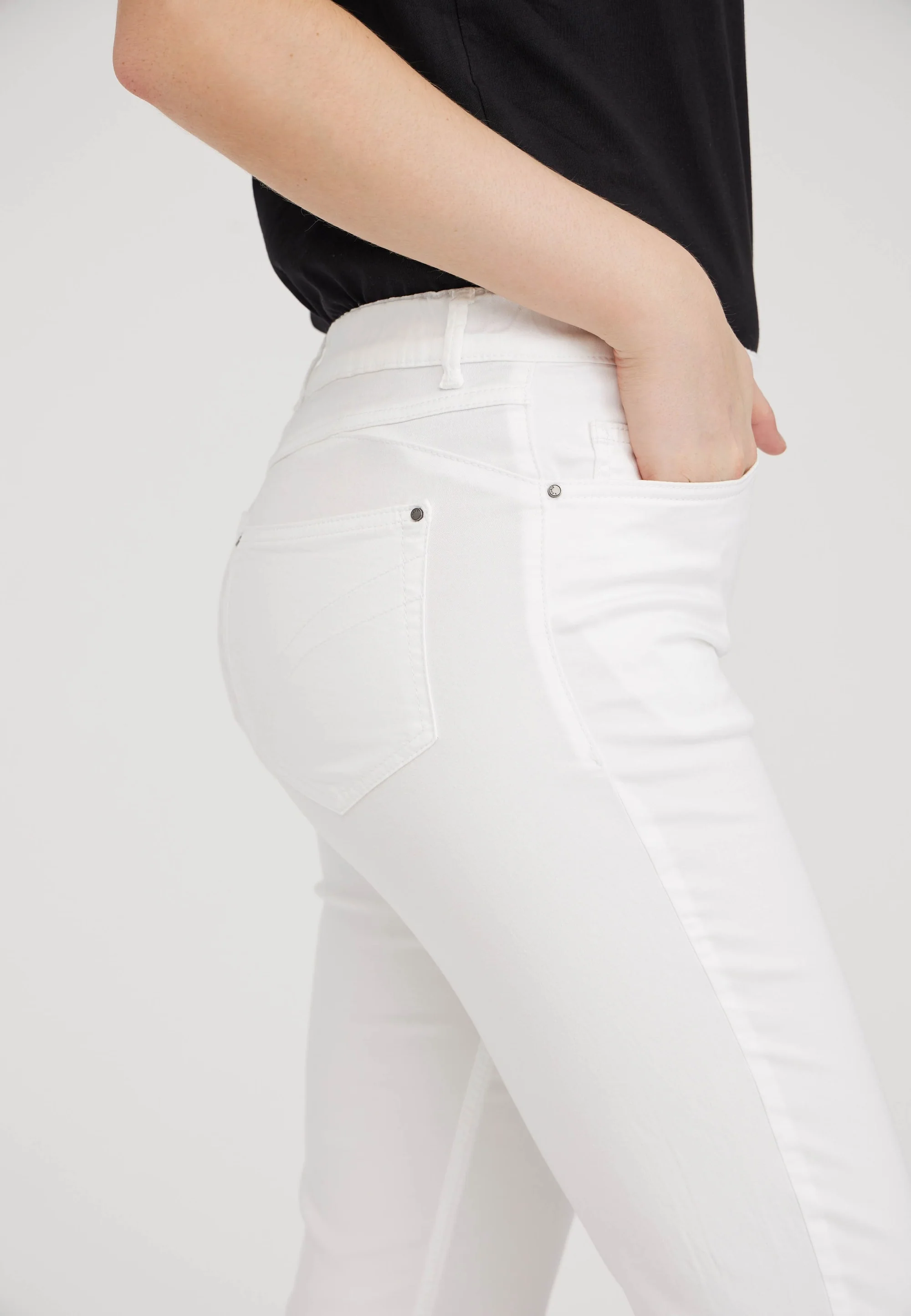 Hannah Regular - Medium Length - White - Image 3
