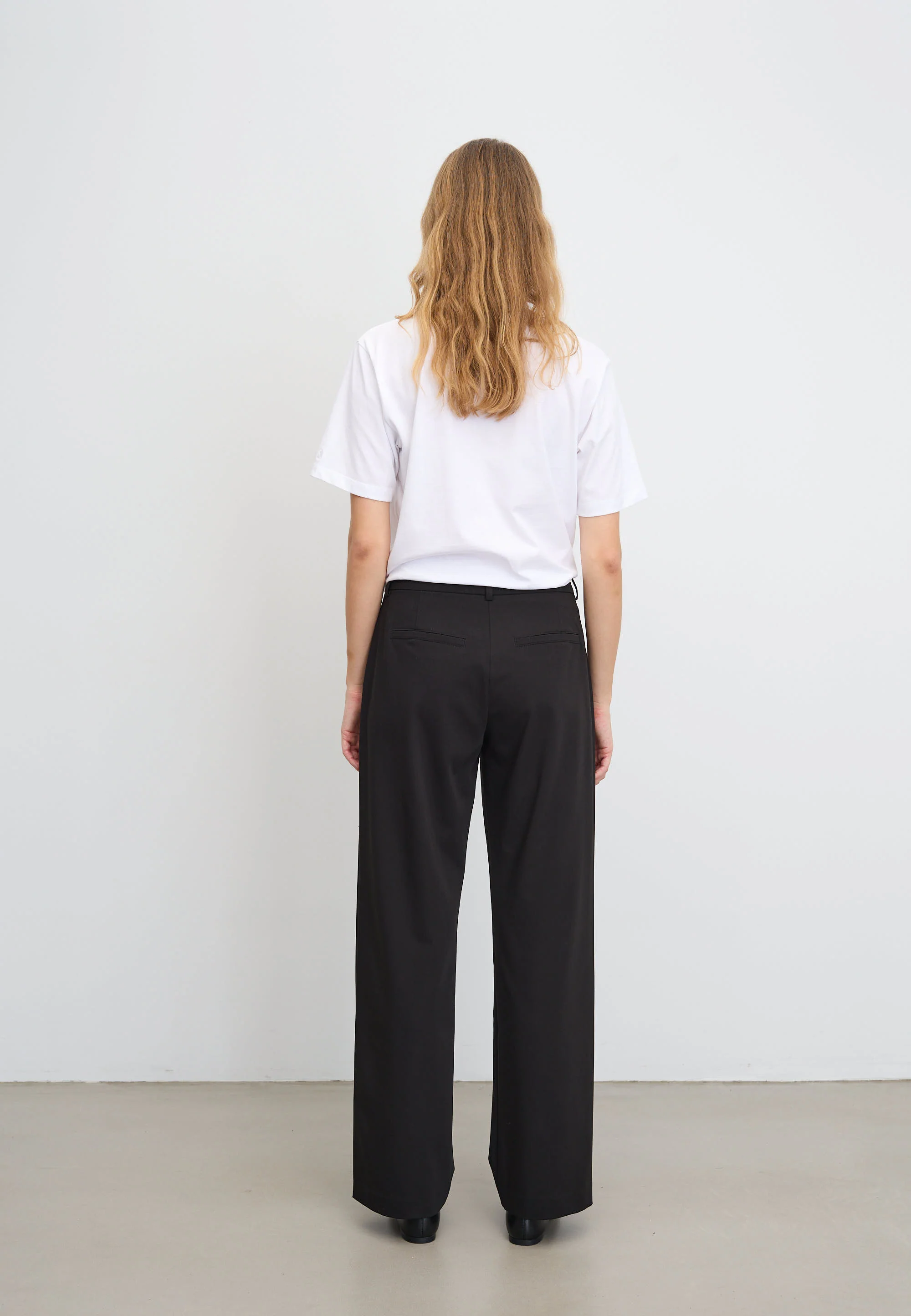 Jo Straight Medium Length - Black - Image 3