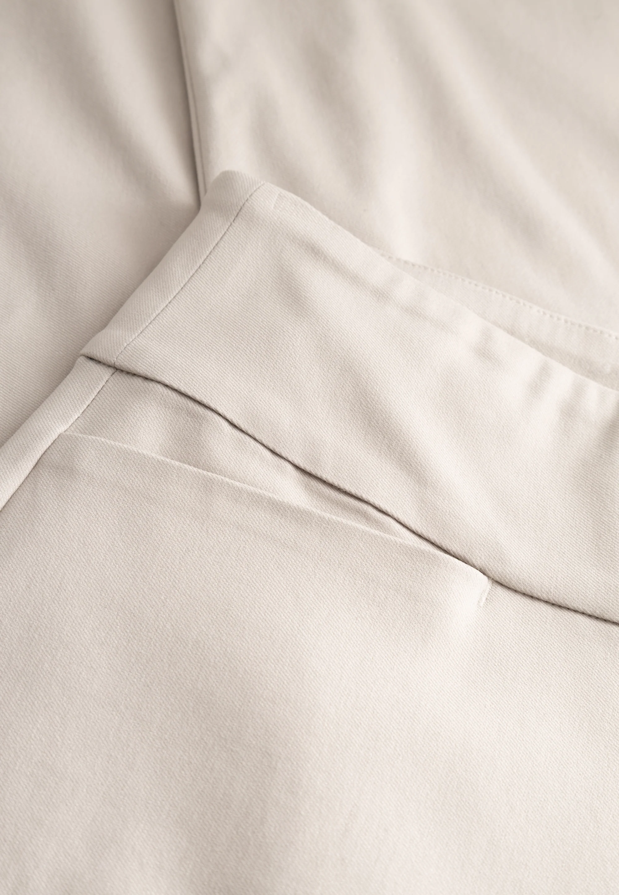 Thea Straight - Medium Length - Grey Sand - Image 5