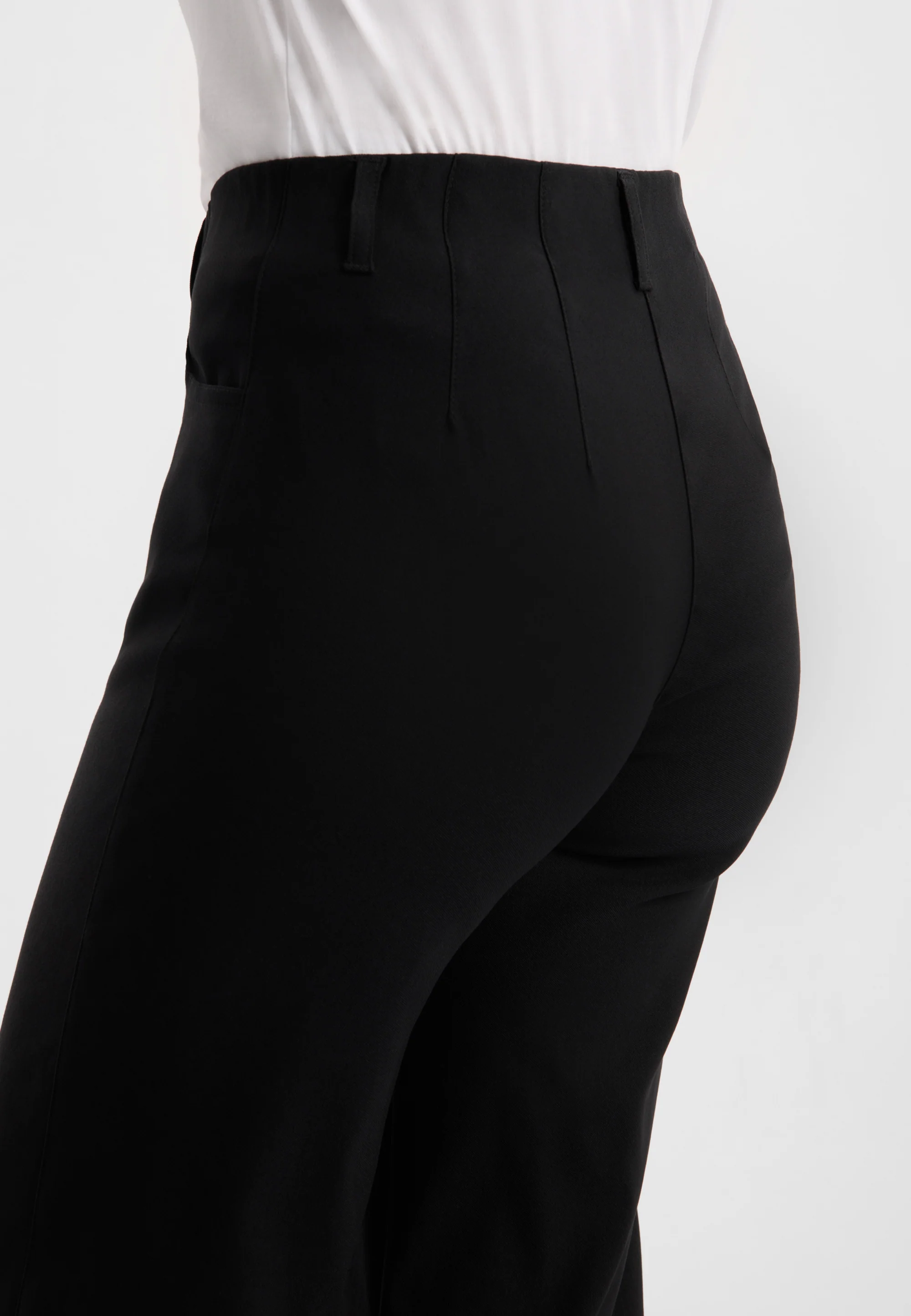 Donna Loose - Short Length - Black - Image 3