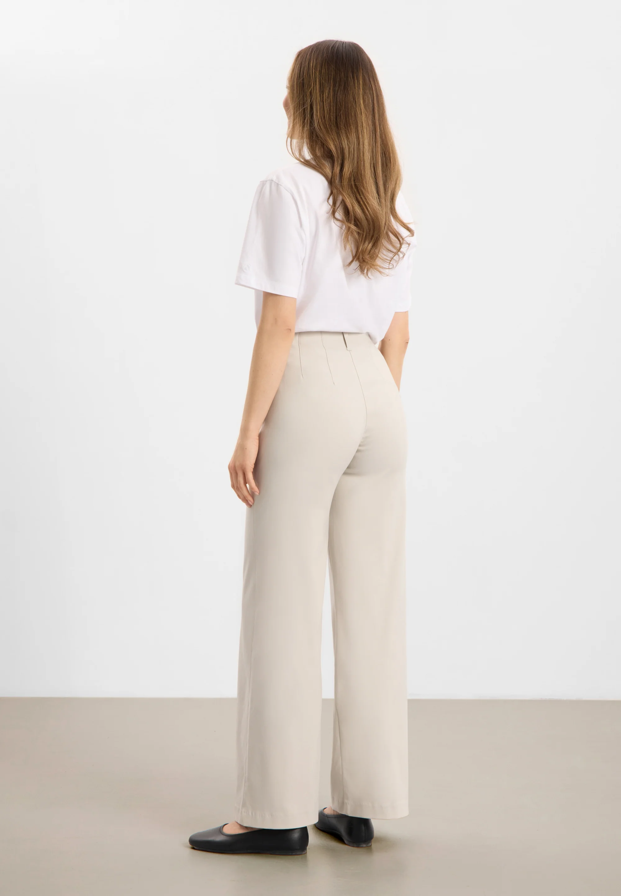 Donna Loose - Medium Length - Grey Sand - Image 2