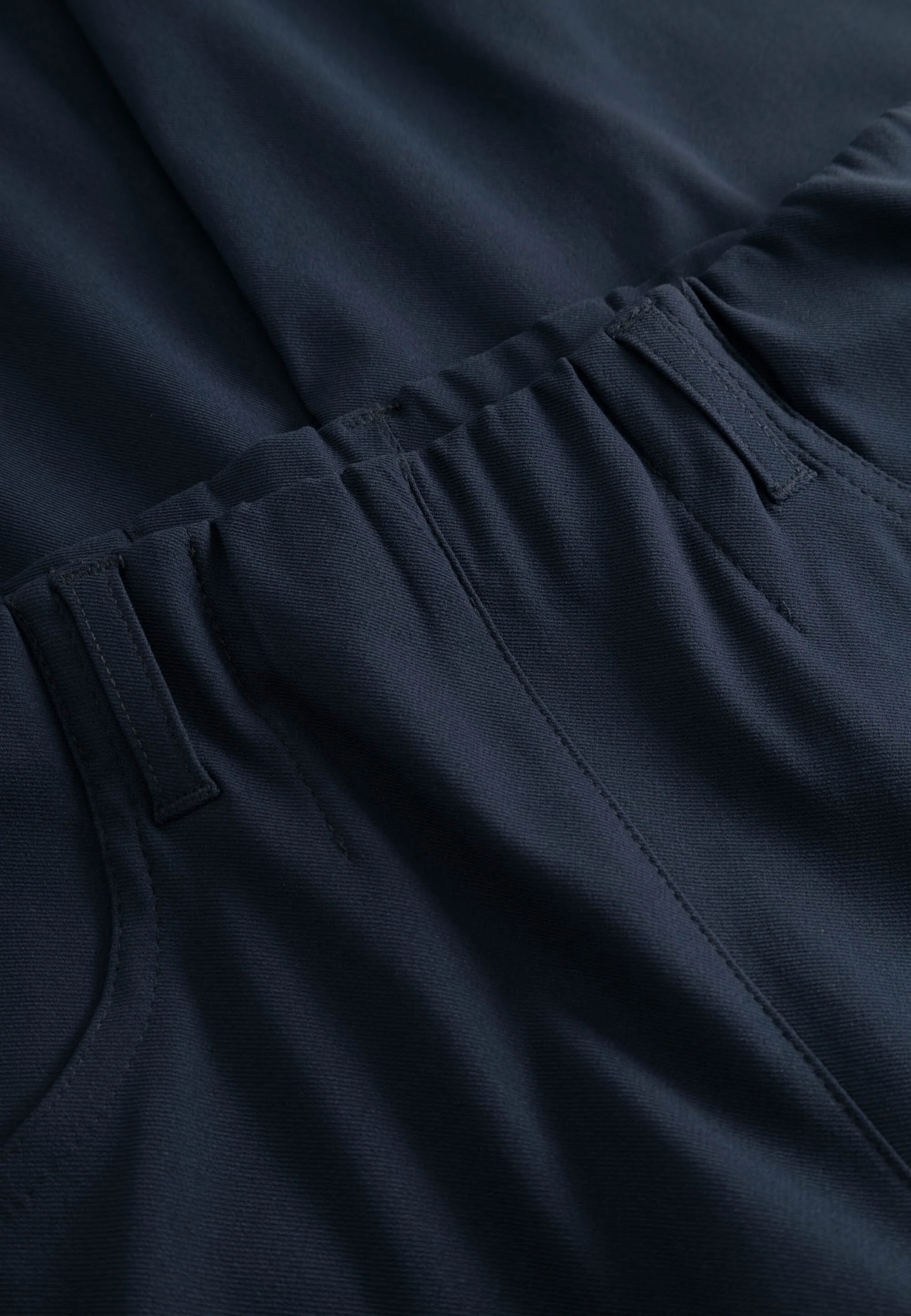Donna Loose - Medium Length - Navy - Image 5