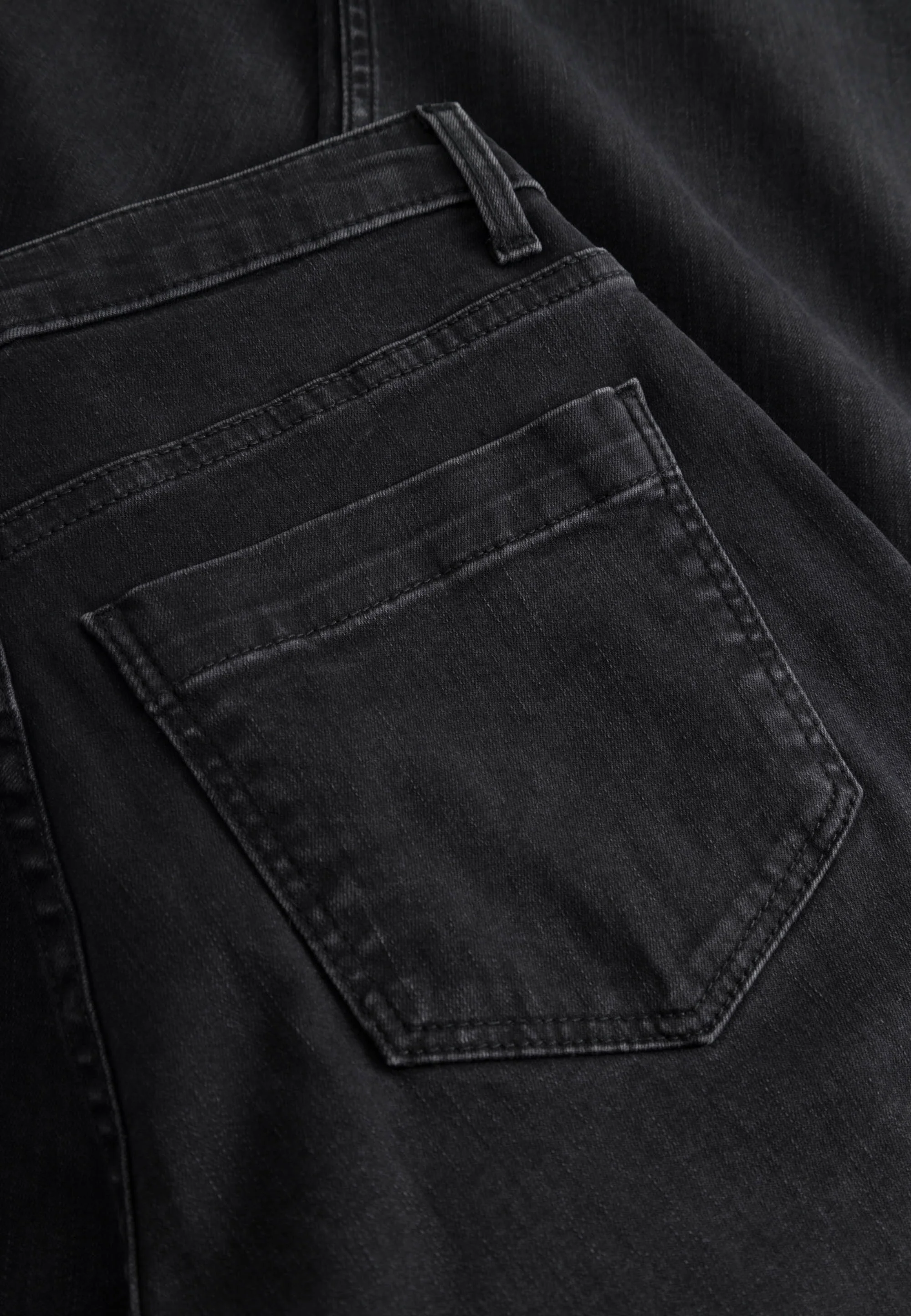 Charm Loose - Medium Length - Washed Black Denim - Image 5