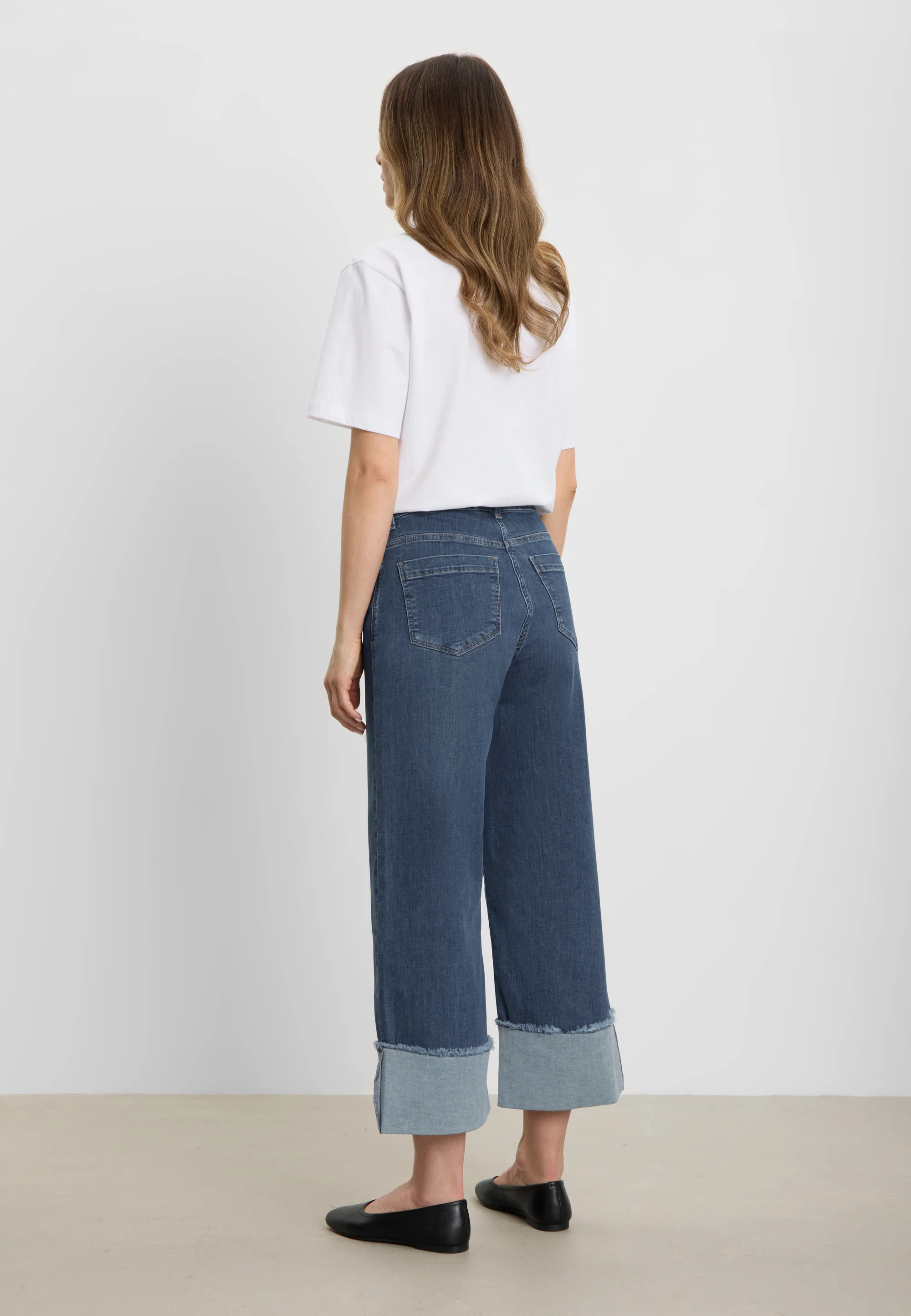 Carol Turn-up Loose - Cropped - Washed Blue Denim - Image 3
