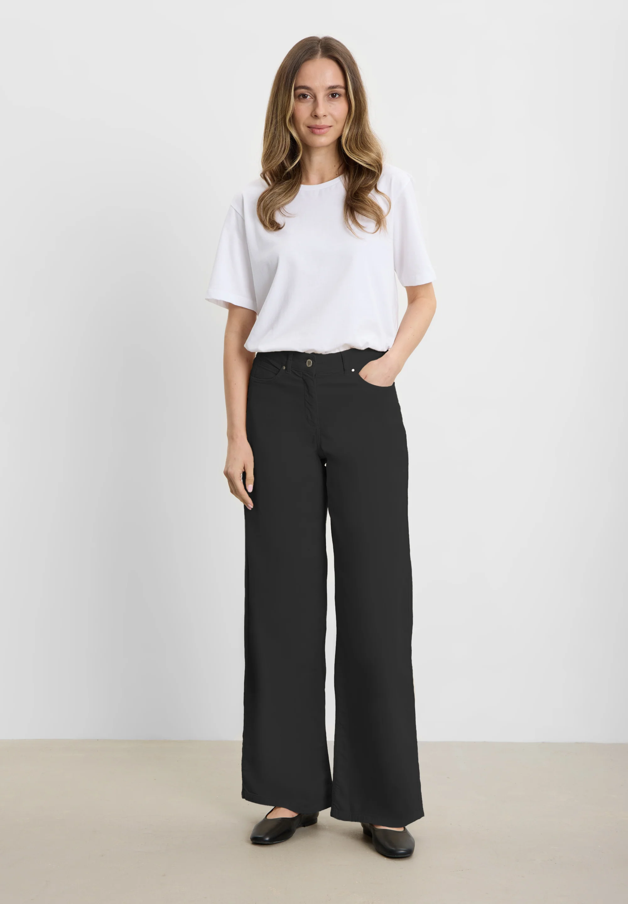 Carol Loose Manchester - Medium Length - Black