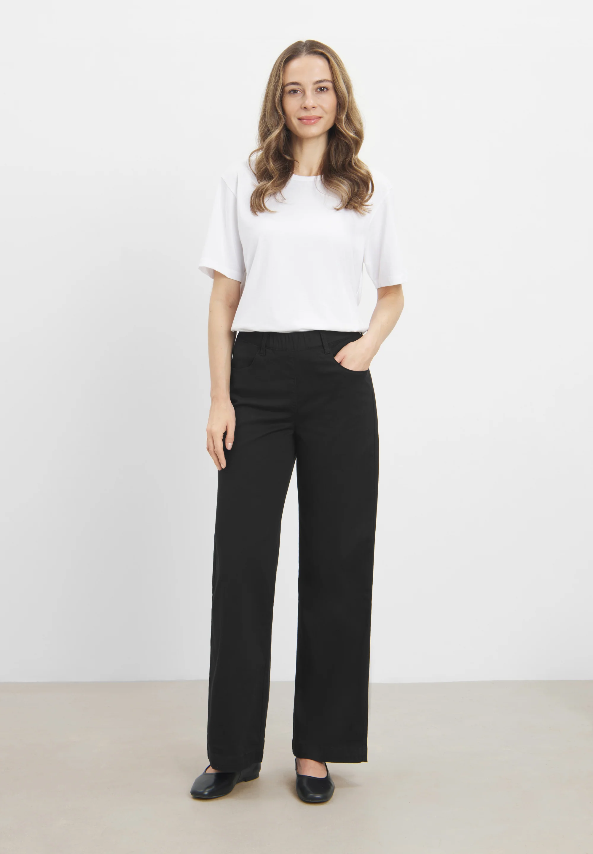 Donna Loose - Medium Length - Black