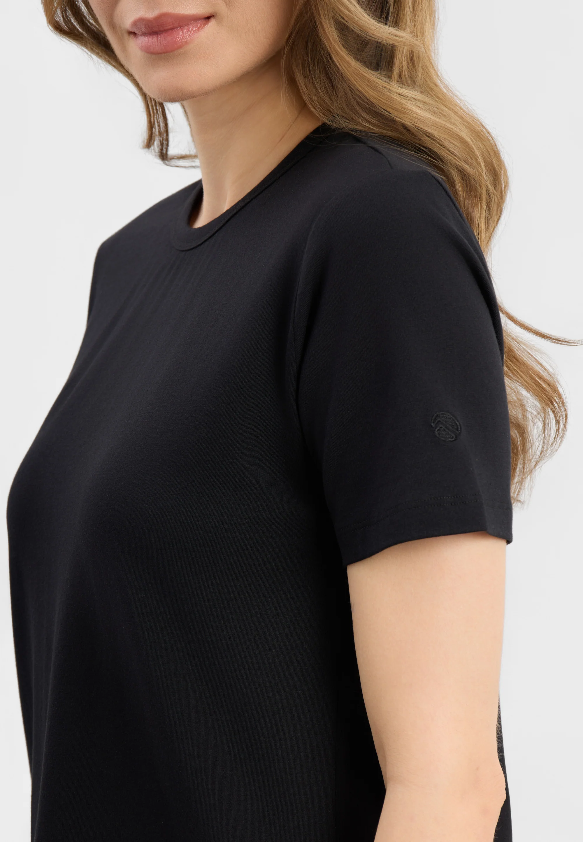 Amanda T-Shirt SS - Black - Image 3