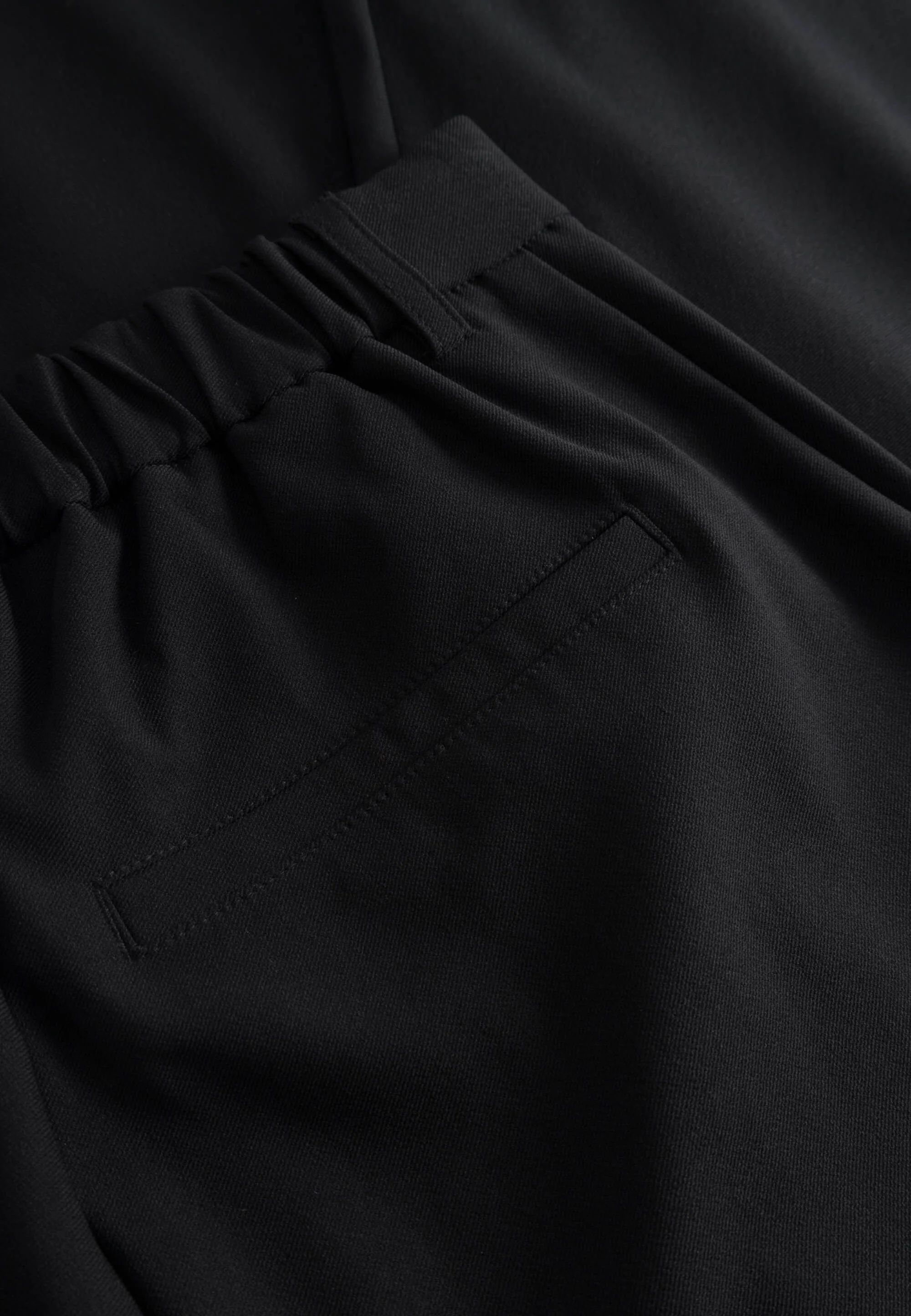 Alice Loose - Medium Length - Black - Image 5