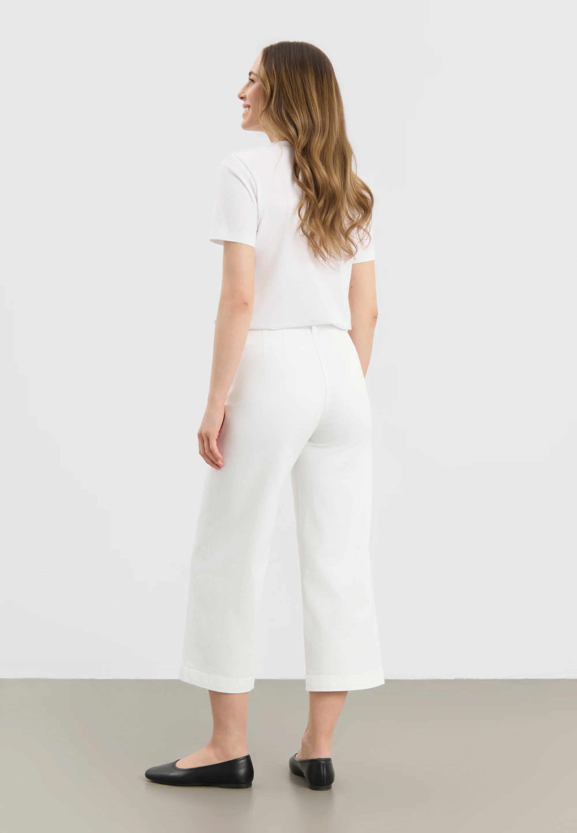 Donna Loose CL - White - Image 2