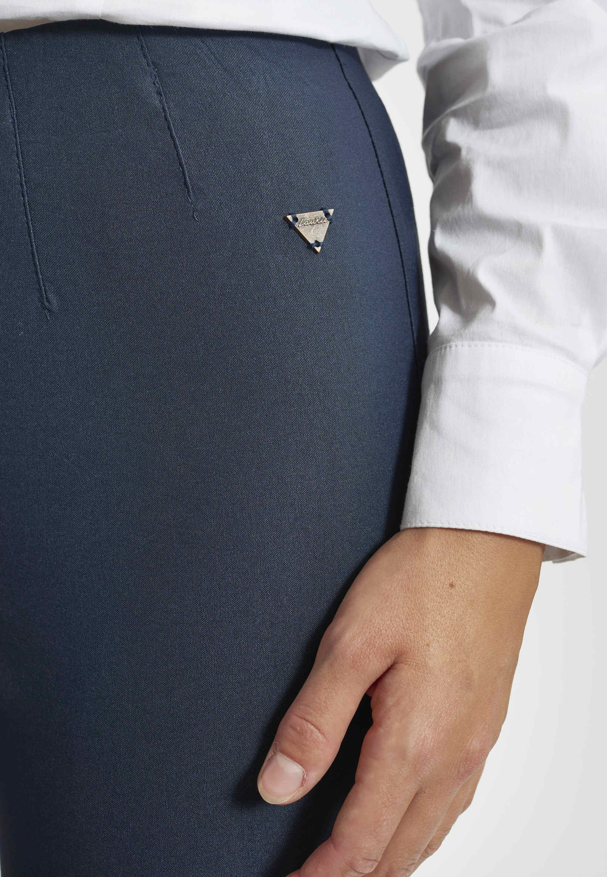 Betty Regular - Short Length - Navy - Image 3