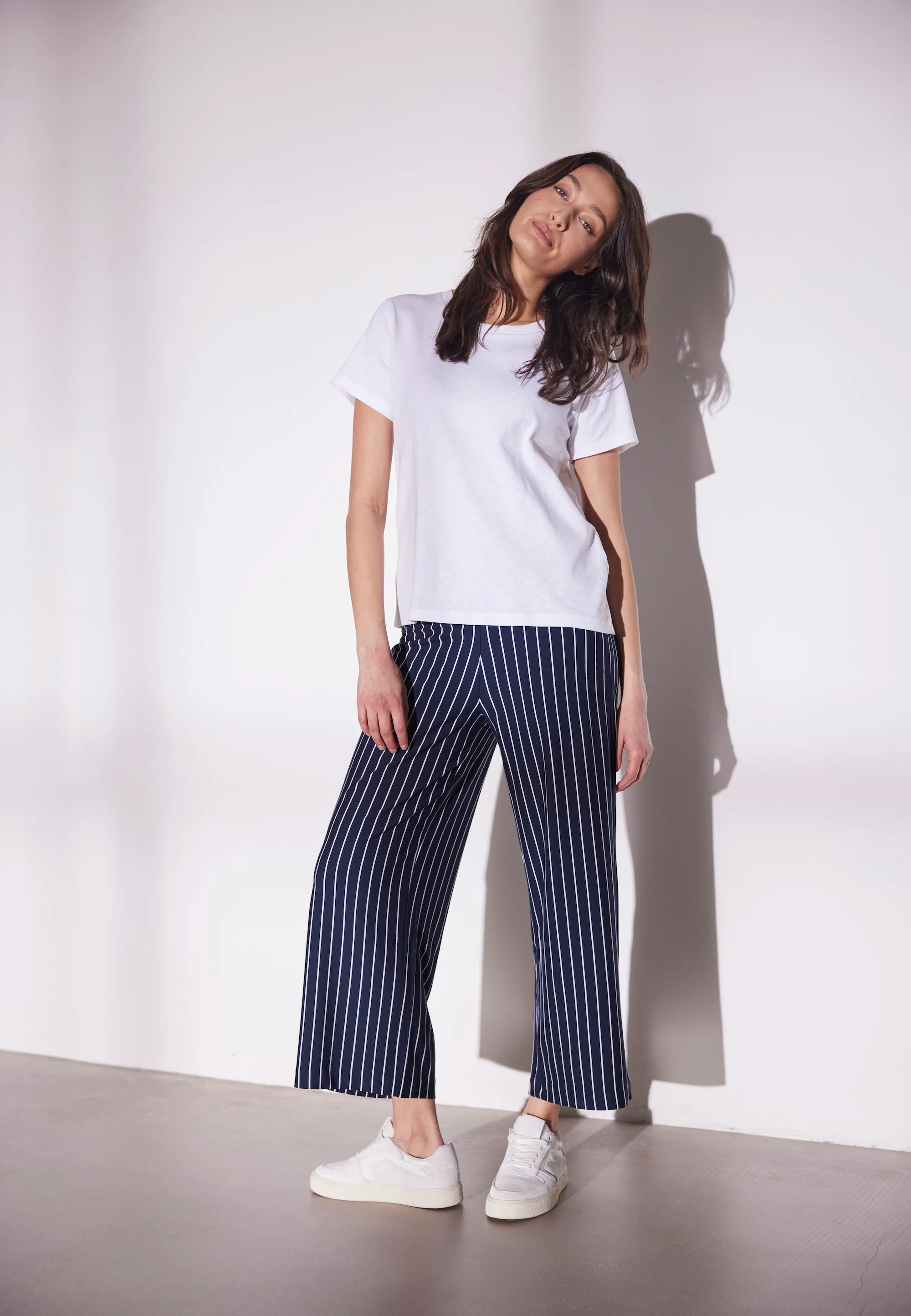 Donna Loose Jersey - Cropped - Navy Stripe - Image 3
