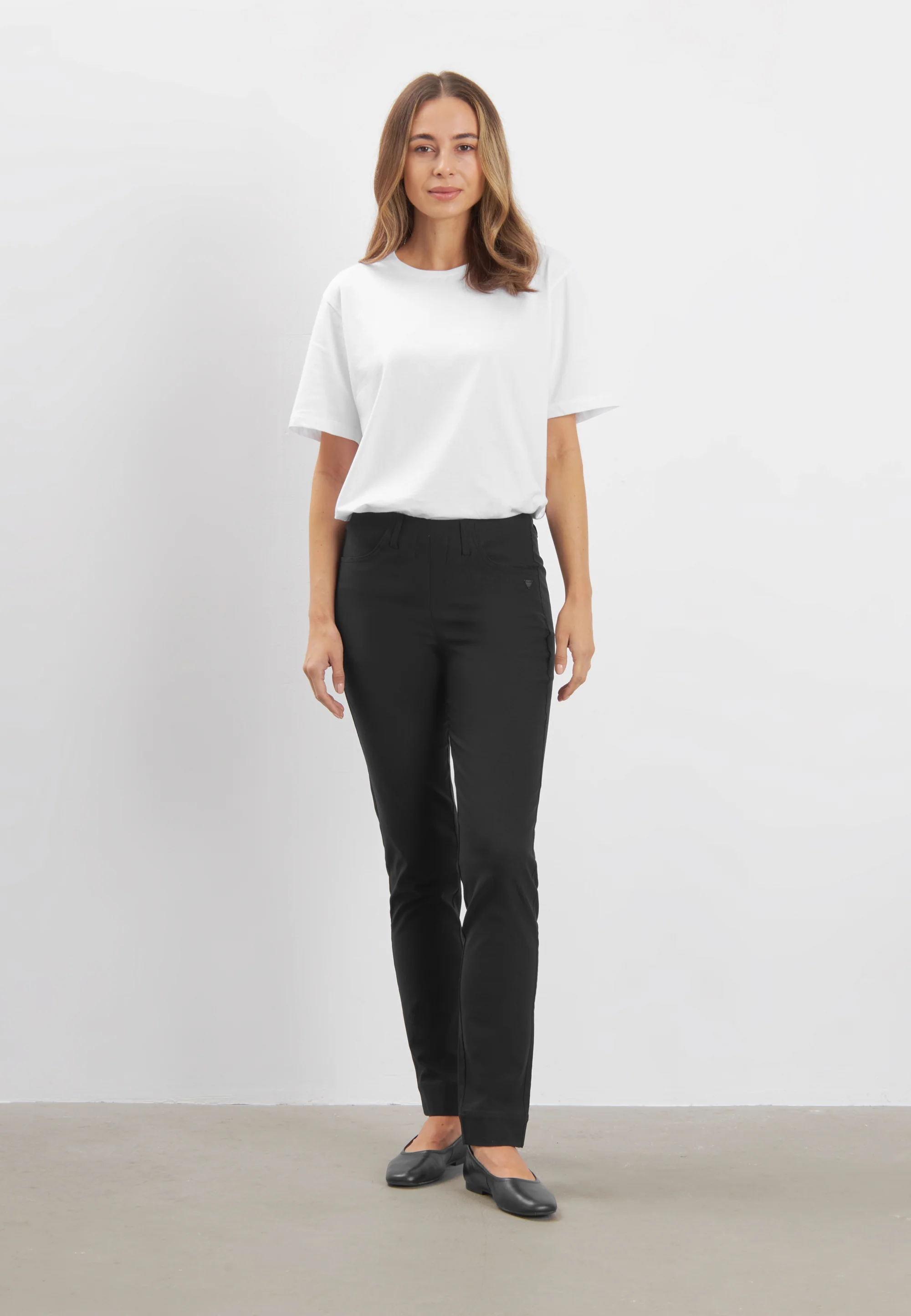 Kelly Regular - Medium Length - Black - Image 2
