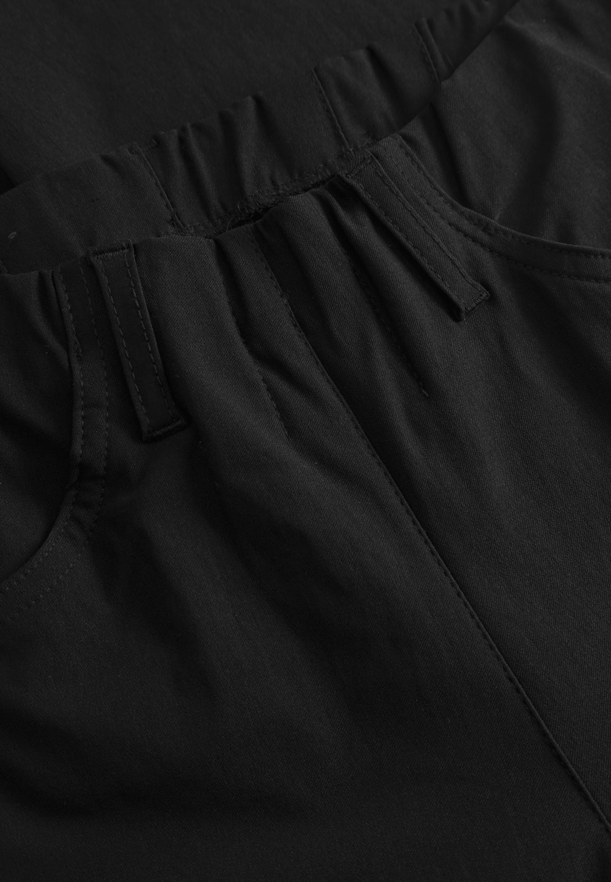 Kelly Regular - Medium Length - Black - Image 4