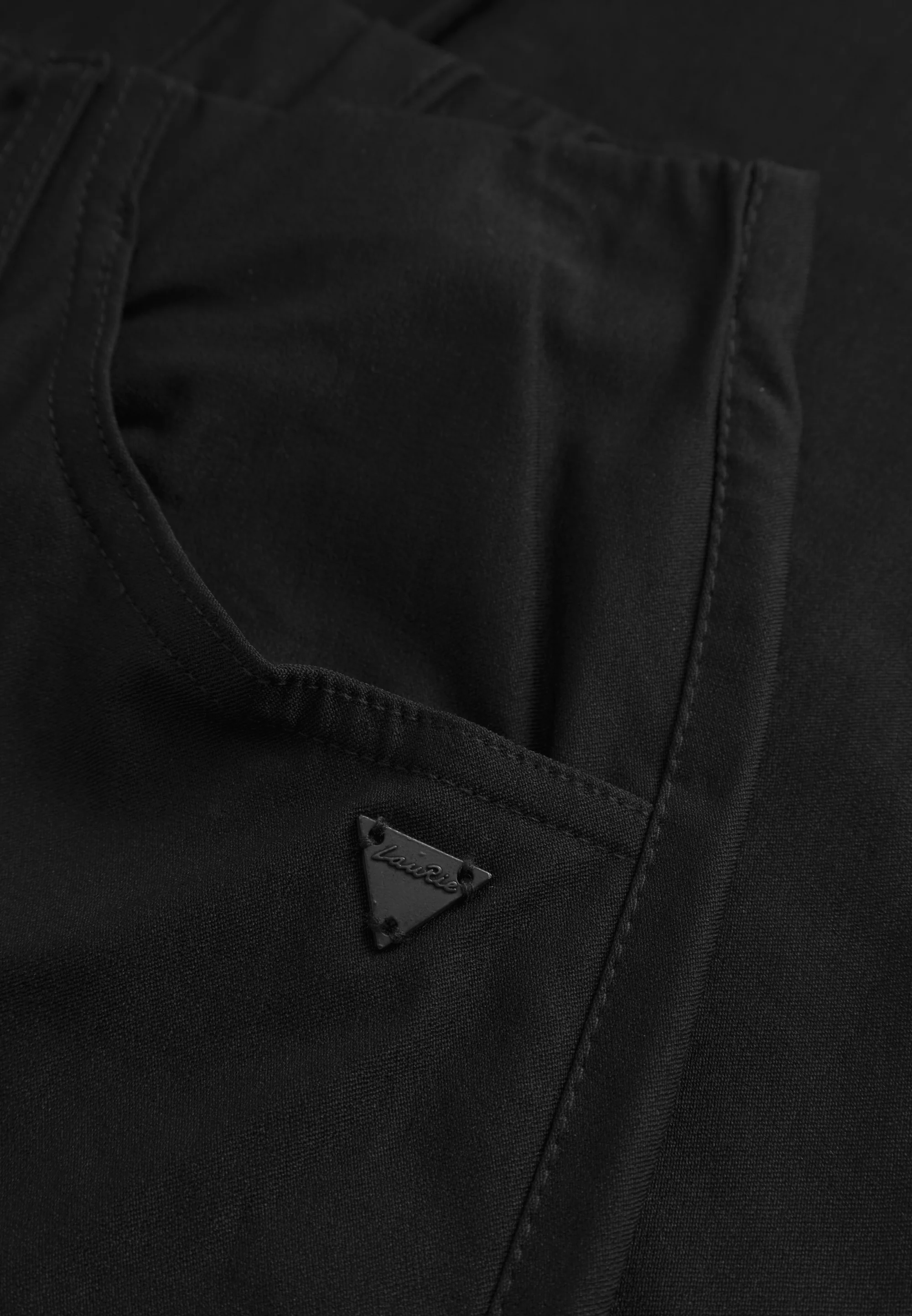Kelly Regular - Medium Length - Black Brushed - Image 5