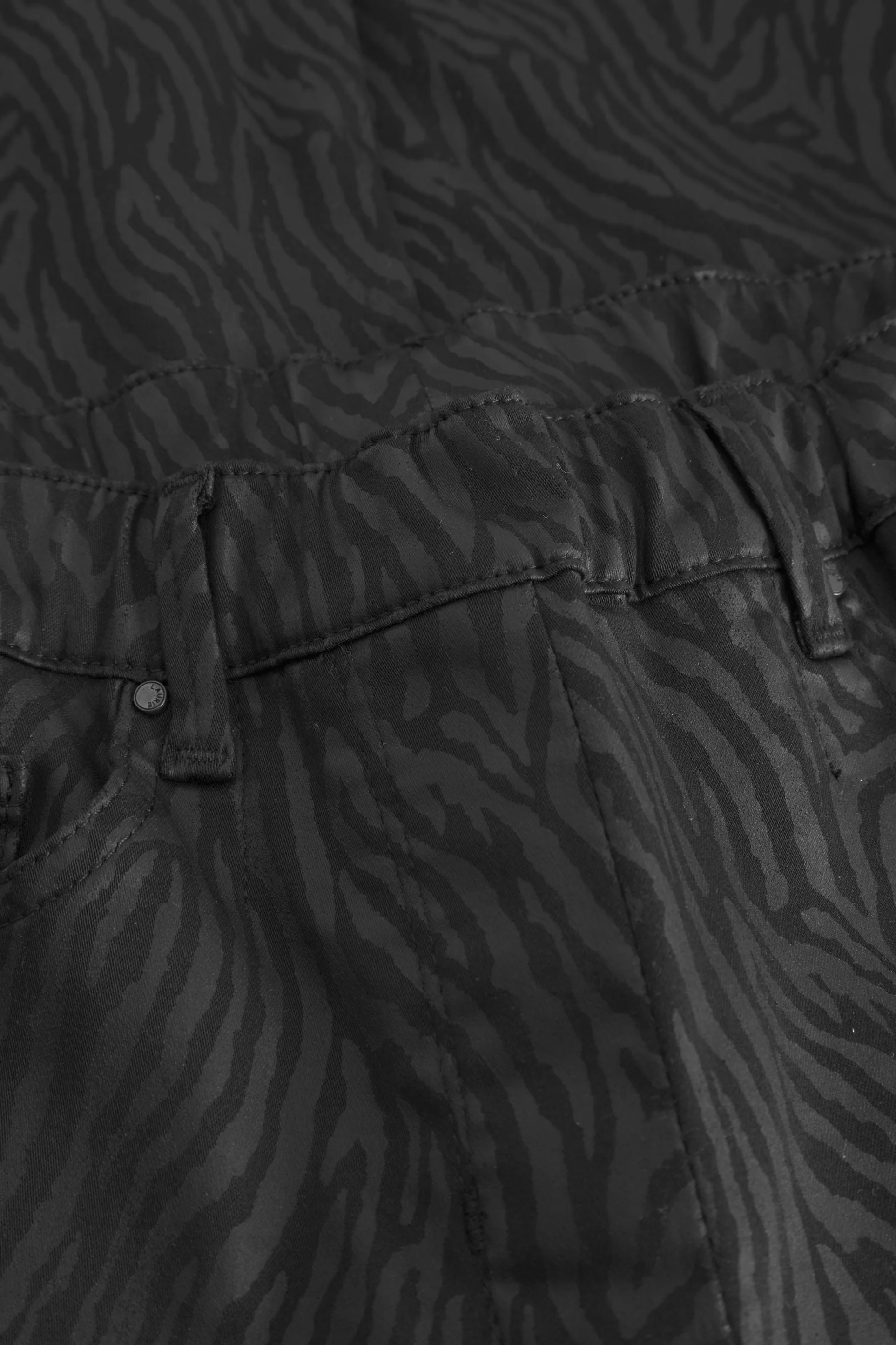 Hannah Regular XSL - Black Zebra Print - Image 4
